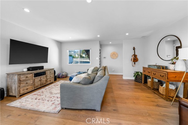 2408 Ives Lane, Redondo Beach, California 90278, 3 Bedrooms Bedrooms, ,Residential,Sold,Ives,SB21202682