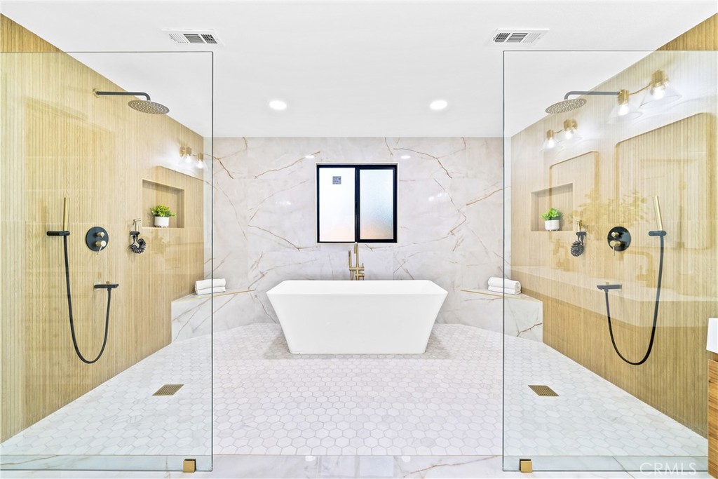 https://media.crmls.org/medias/7b87c47d-e92a-43cc-a2ba-bb7f17ce9550.jpg?preset=X-Large