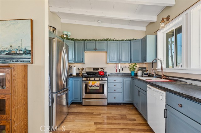 7b887f7f 4c46 404e B1ea 1bd63101531b