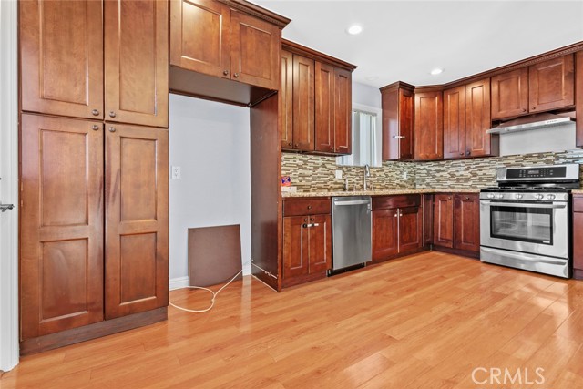 Detail Gallery Image 7 of 25 For 8436 Amboy, Sun Valley,  CA 91352 - 5 Beds | 3 Baths