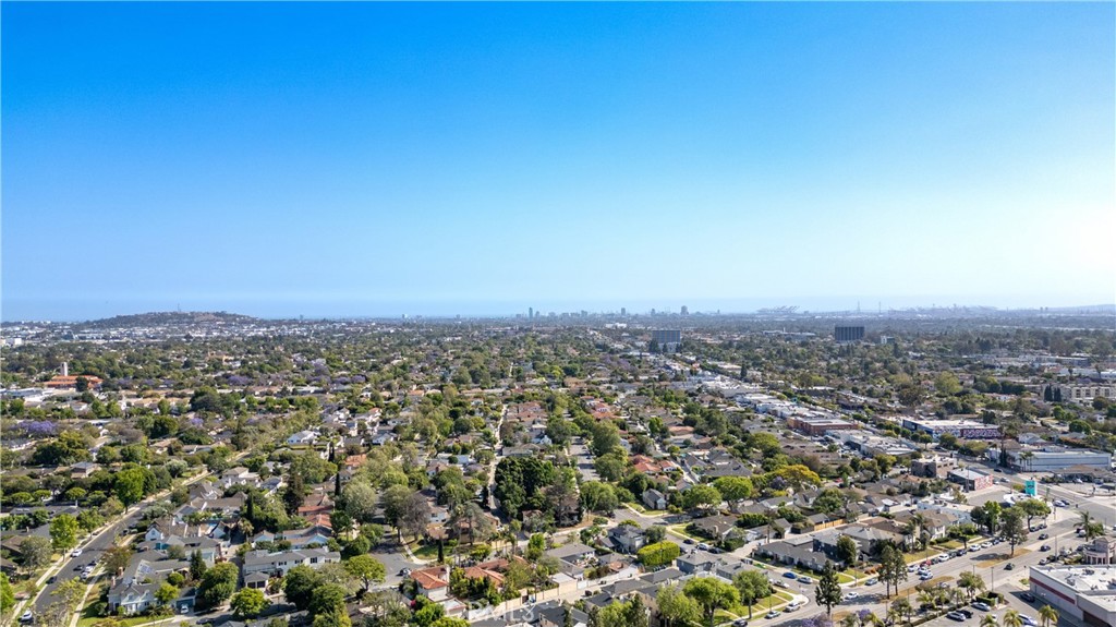 https://media.crmls.org/medias/7b8931a4-41e9-4bc9-920e-1599401f31ad.jpg?preset=X-Large