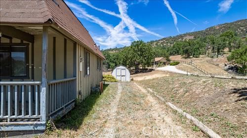 Detail Gallery Image 28 of 42 For 28921 Bear Valley Rd, Tehachapi,  CA 93561 - 3 Beds | 2 Baths