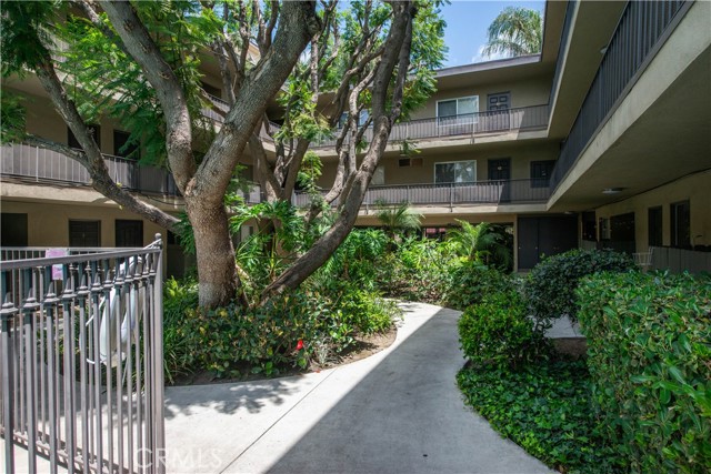 5415 Newcastle Avenue, Encino CA: https://media.crmls.org/medias/7b8a3d1e-4699-4407-8944-0085577a46fc.jpg