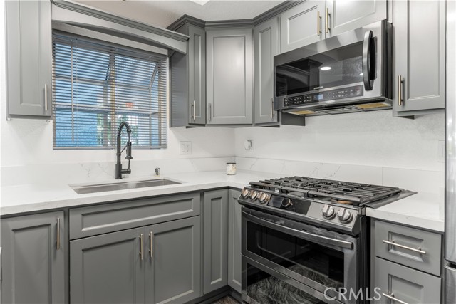 Detail Gallery Image 7 of 30 For 1100 Euclid Ave #104,  Long Beach,  CA 90804 - 2 Beds | 1 Baths