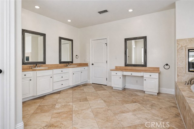 Detail Gallery Image 24 of 50 For 5128 Avenida Hacienda, Tarzana,  CA 91356 - 5 Beds | 4 Baths