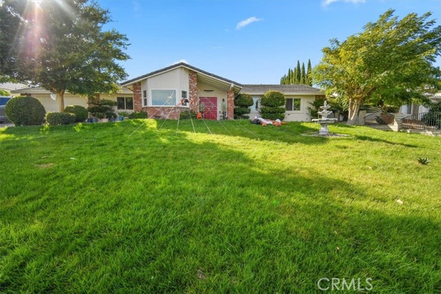 Detail Gallery Image 2 of 39 For 12848 Autumn Leaves Ave, Victorville,  CA 92395 - 5 Beds | 3/1 Baths