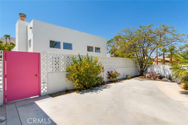 Detail Gallery Image 3 of 26 For 2723 N Junipero, Palm Springs,  CA 92262 - 3 Beds | 2 Baths