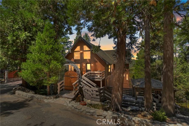 Detail Gallery Image 1 of 65 For 825 Grass Valley Rd, Lake Arrowhead,  CA 92352 - 5 Beds | 5/1 Baths