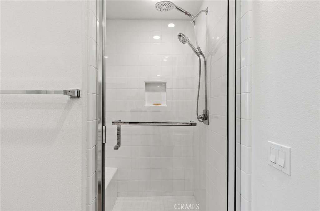 https://media.crmls.org/medias/7b8bdf35-bb8c-401d-9c32-0ef13546614b.jpg?preset=X-Large
