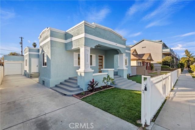 Detail Gallery Image 1 of 61 For 1435 Pine Ave, Long Beach,  CA 90813 - 5 Beds | 4 Baths