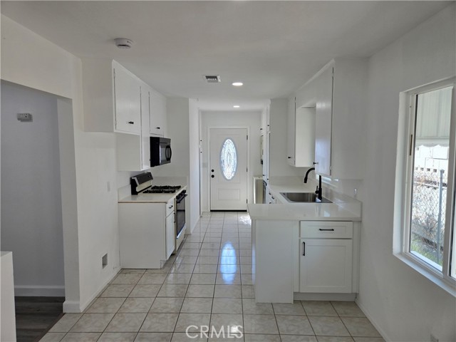 Detail Gallery Image 13 of 38 For 1340 W Holt, Ontario,  CA 91762 - – Beds | – Baths