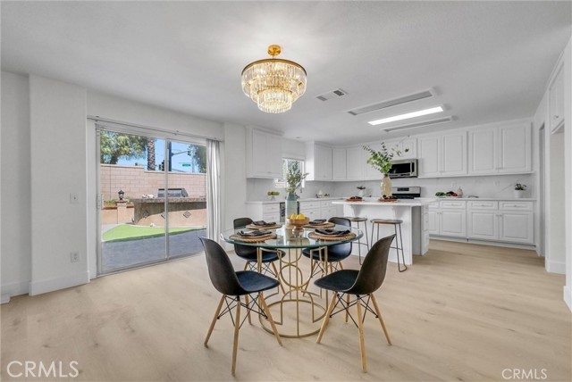 13812 Hollywood Avenue, Eastvale CA: https://media.crmls.org/medias/7b8e7859-9886-4819-9265-fcf9a31c8f90.jpg