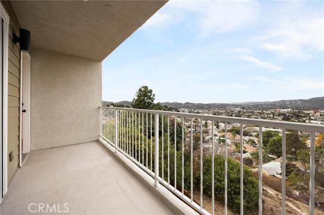 Detail Gallery Image 22 of 33 For 2385 Yorkshire Dr, Los Angeles,  CA 90065 - 3 Beds | 2/1 Baths