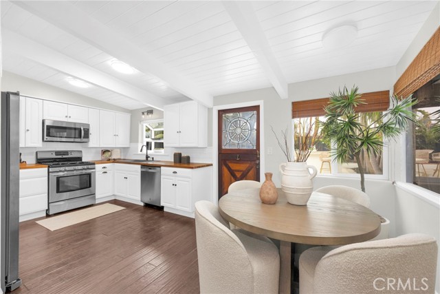 9 W Avenida Cornelio, San Clemente CA: https://media.crmls.org/medias/7b8ef4c5-9c2d-4b29-a00d-73be66752e97.jpg