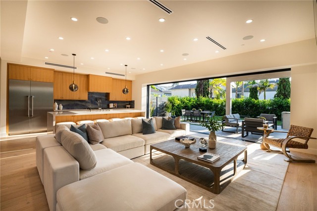 1721 Oak Avenue, Manhattan Beach CA: https://media.crmls.org/medias/7b8f1a7c-8ab4-43b8-8083-beab008d988f.jpg