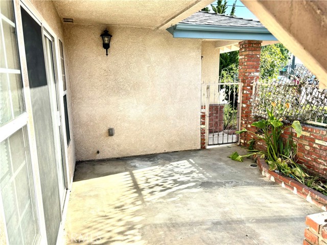 10863 Chestnut St., Los Alamitos CA: https://media.crmls.org/medias/7b8f56e8-74a1-49b0-8088-0edcce77dfaa.jpg