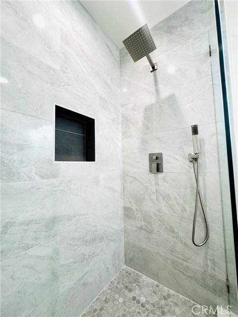 Detail Gallery Image 13 of 31 For 9318 Encino Ave, Northridge,  CA 91325 - 3 Beds | 3 Baths