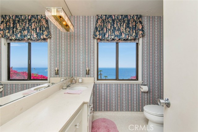 Detail Gallery Image 18 of 38 For 70 Emerald Bay, Laguna Beach,  CA 92651 - 4 Beds | 3/1 Baths