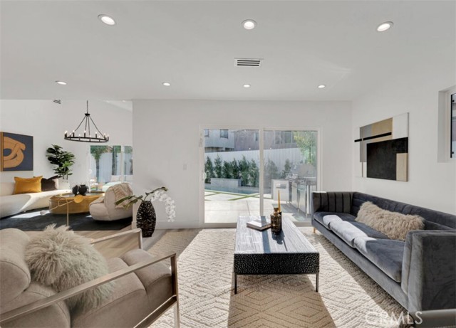 Detail Gallery Image 9 of 30 For 15436 Milbank St, Encino,  CA 91436 - 3 Beds | 3/1 Baths