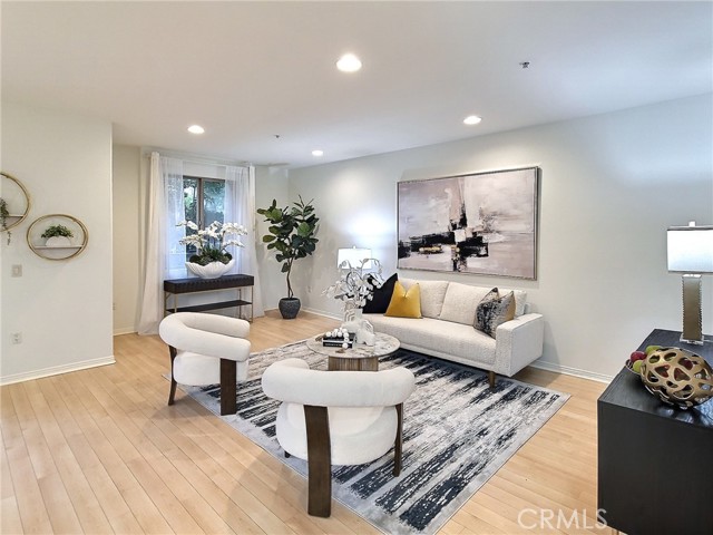 Detail Gallery Image 3 of 34 For 931 E Walnut St #206,  Pasadena,  CA 91106 - 2 Beds | 3 Baths