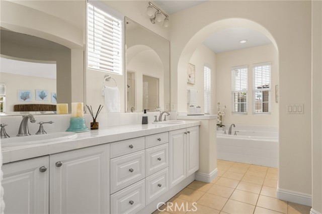 21270 Elda Cir, Huntington Beach CA: https://media.crmls.org/medias/7b906fbd-1325-4728-9392-7123ef373ae7.jpg