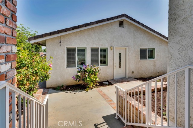 294 W Buffington Street, Upland CA: https://media.crmls.org/medias/7b91332d-c9a0-4b98-95bf-f4109d4b12d6.jpg