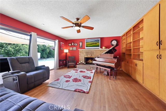 120 Franklin Avenue, Redlands CA: https://media.crmls.org/medias/7b9156b0-02a5-4209-a157-c7a6c53f73ed.jpg