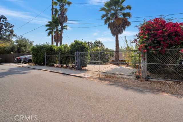 2052 N Alvarado N Street, Los Angeles CA: https://media.crmls.org/medias/7b91af85-d5c8-4672-b12e-74f65ad46a84.jpg