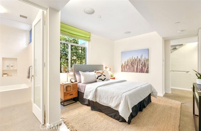 1035 19th Street, Santa Monica CA: https://media.crmls.org/medias/7b91d050-f235-4ae4-bc12-1e7f94dc360c.jpg