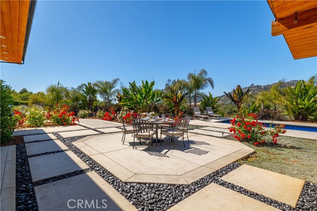 1088 Via Conca Doro, Vista CA: https://media.crmls.org/medias/7b9210cc-690d-4e71-921c-aab40209dd4f.jpg