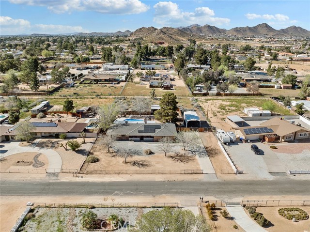 Detail Gallery Image 2 of 45 For 14154 Hopi, Apple Valley,  CA 92307 - 3 Beds | 2 Baths