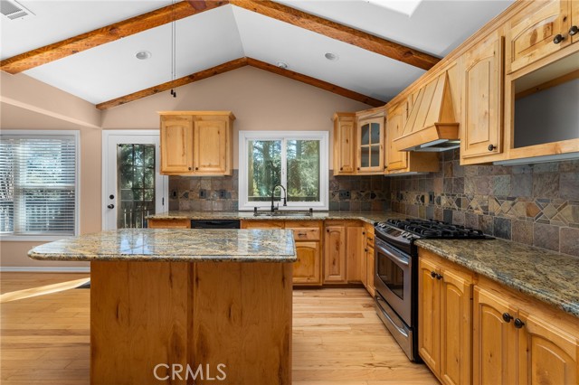 Detail Gallery Image 14 of 32 For 23988 Scenic, Crestline,  CA 92325 - 3 Beds | 2 Baths