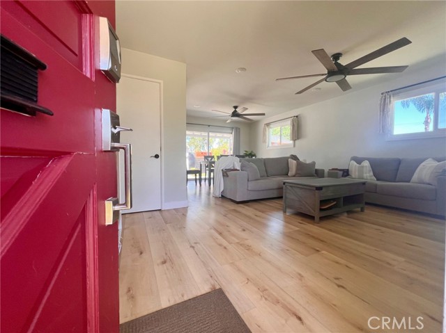 Detail Gallery Image 3 of 37 For 20933 Hemmingway St, Canoga Park,  CA 91304 - 4 Beds | 3 Baths