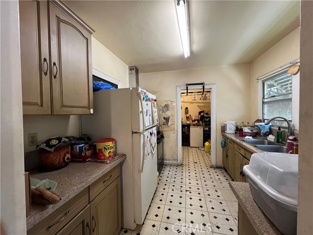 400 N Valencia Street, Alhambra CA: https://media.crmls.org/medias/7b9376a0-12d8-427b-aa37-4e04ba6d8830.jpg