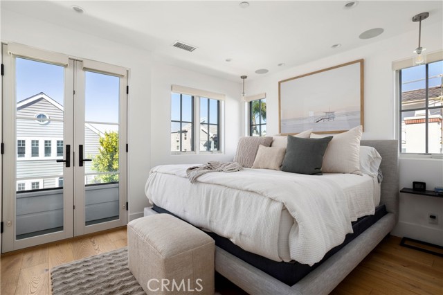 Detail Gallery Image 20 of 65 For 400 40th Street, Newport Beach,  CA 92663 - 7 Beds | 6/2 Baths