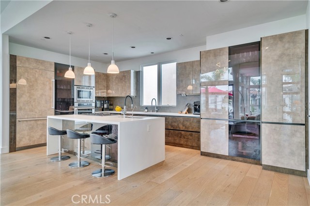 719 1st Place, Hermosa Beach CA: https://media.crmls.org/medias/7b945178-c778-446c-bdf2-c335f29e65eb.jpg