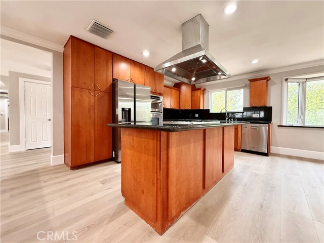 Detail Gallery Image 26 of 72 For 24204 Calvert, Woodland Hills,  CA 91367 - 6 Beds | 3 Baths