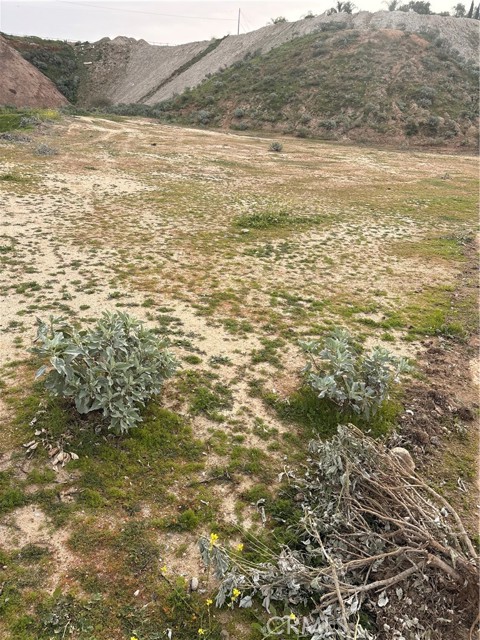 Detail Gallery Image 5 of 5 For 7111 Luane Trl, Colton,  CA 92324 - – Beds | – Baths