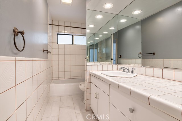 Image 11 of 40 For 28083 Langside Avenue