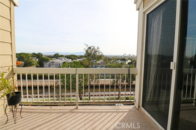 Detail Gallery Image 7 of 32 For 20331 Bluffside Cir #417,  Huntington Beach,  CA 92646 - 3 Beds | 2 Baths