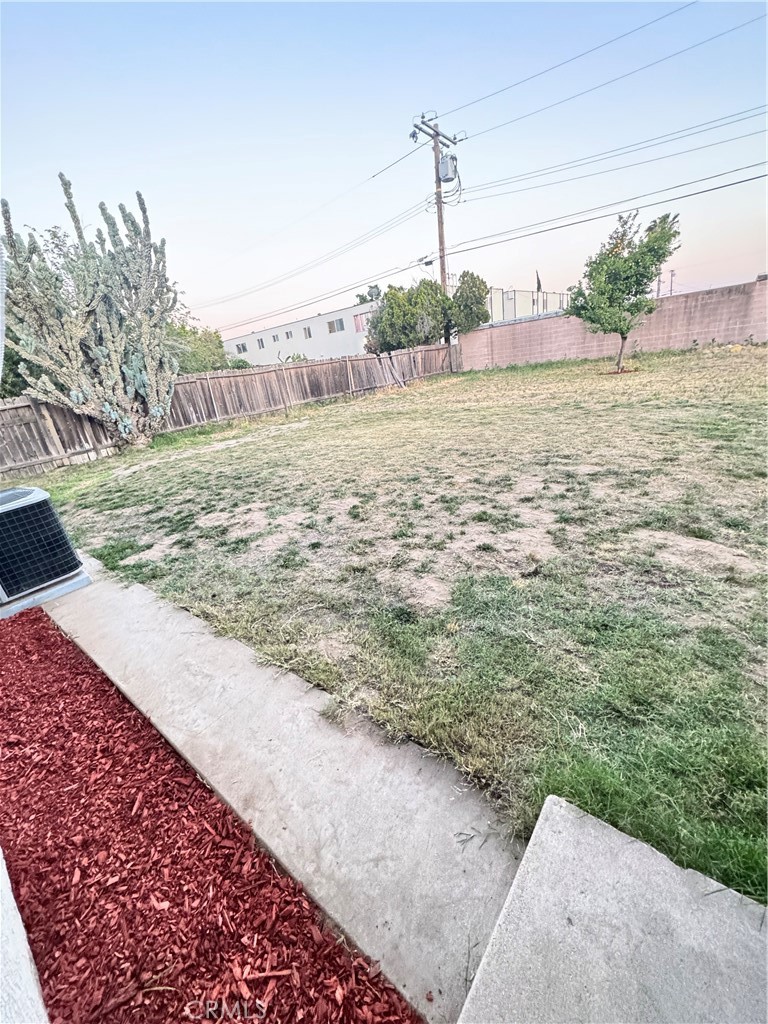 https://media.crmls.org/medias/7b9721e8-3047-48fd-b4fd-4eb65f7a0e31.jpg?preset=X-Large