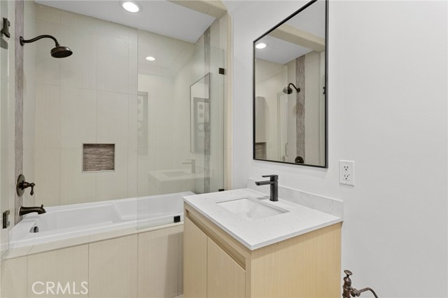 Detail Gallery Image 17 of 26 For 3677 Eddingham Ave, Calabasas,  CA 91302 - 6 Beds | 6/1 Baths