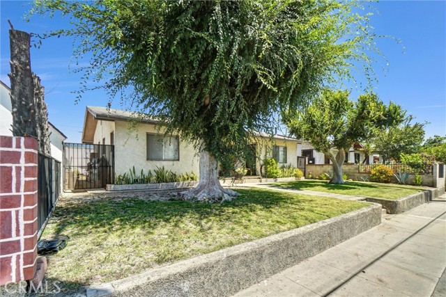 932 N Harbor Boulevard, Anaheim CA: https://media.crmls.org/medias/7b98570a-9f29-45b1-bc52-3d57ddaf8286.jpg