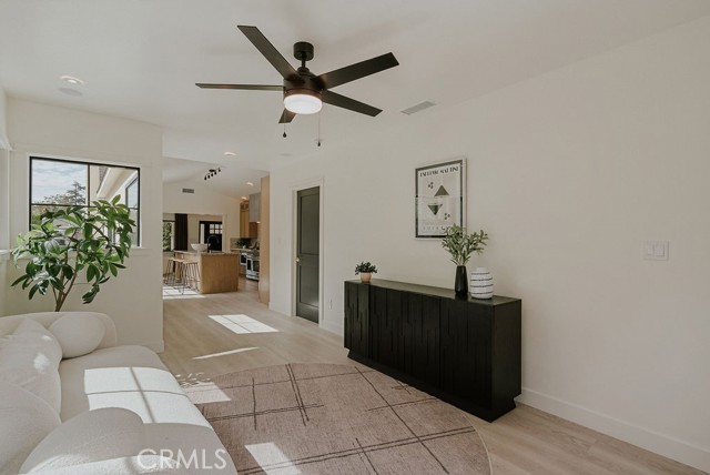 Detail Gallery Image 19 of 67 For 584 N Plymouth Bld, Los Angeles,  CA 90004 - 4 Beds | 2/1 Baths