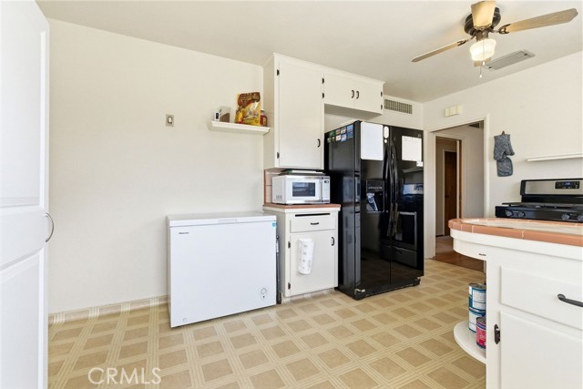 Detail Gallery Image 25 of 44 For 2410 S Locust, Visalia,  CA 93277 - 2 Beds | 1 Baths
