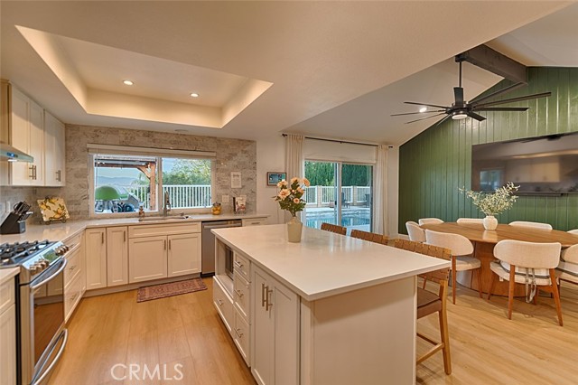 Detail Gallery Image 22 of 52 For 2015 W Ontario, Corona,  CA 92882 - 4 Beds | 2 Baths