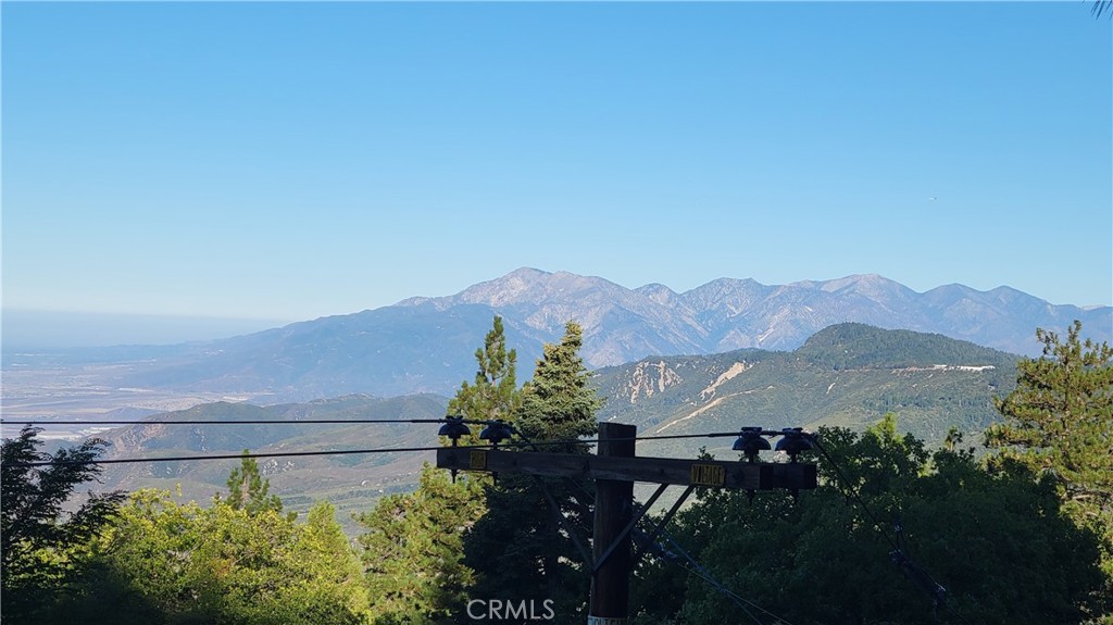 https://media.crmls.org/medias/7b9ae972-6402-4098-ac88-566a1bddab8e.jpg?preset=X-Large
