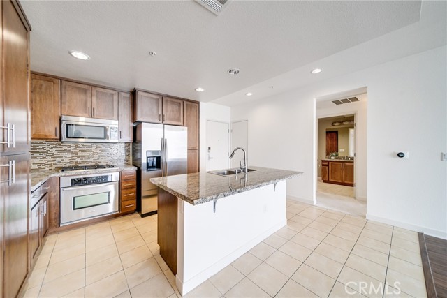 21301 Erwin Street, Woodland Hills CA: https://media.crmls.org/medias/7b9b3319-c018-4a80-97f9-60315fbe331c.jpg