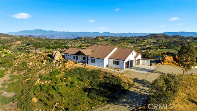 Detail Gallery Image 4 of 34 For 39472 Vista Del Bosque, Murrieta,  CA 92562 - 3 Beds | 2 Baths