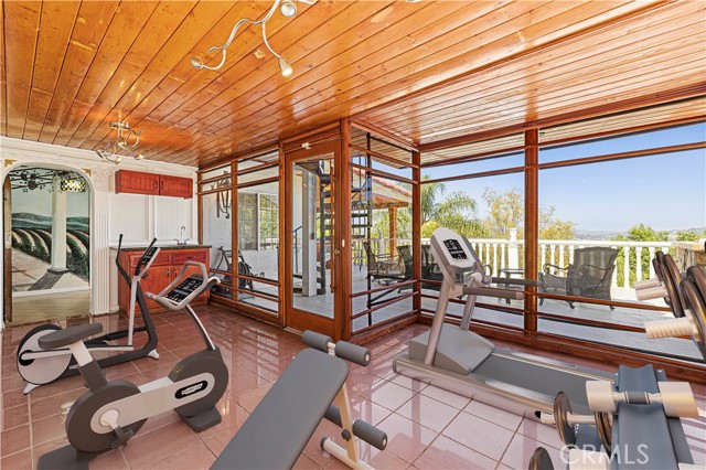 3916 Carnavon Way, Los Angeles CA: https://media.crmls.org/medias/7b9ccd84-f4b2-41e3-bc60-c2576c3d56fd.jpg